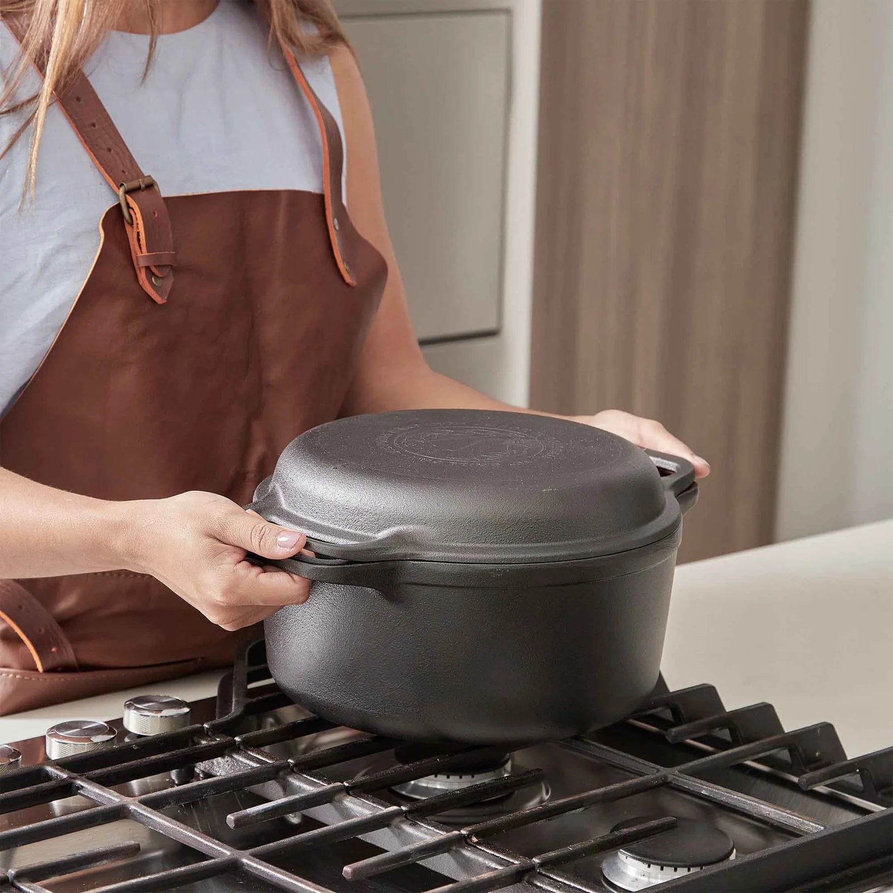 Olla Cooker Multi usos Victoria en Hierro Fundido Curada de 5.7 Litros