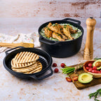 Olla Cooker Multi usos Victoria en Hierro Fundido Curada de 5.7 Litros